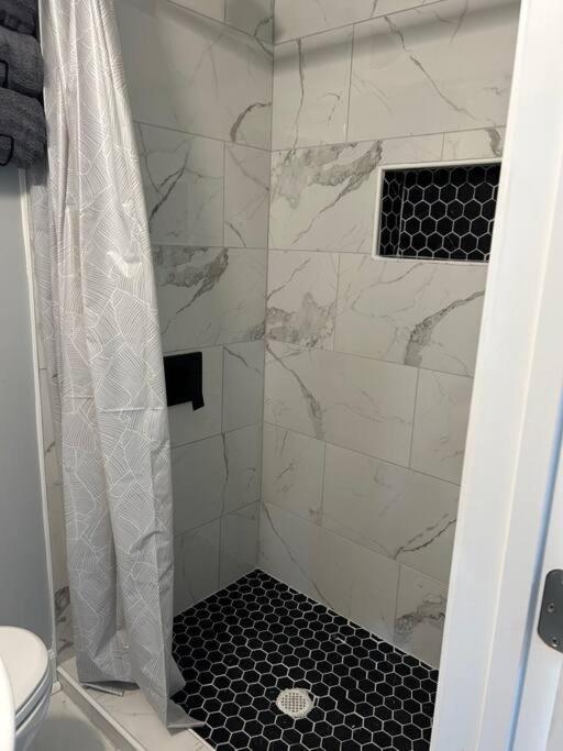 Comfy Lower Lvl With Jetted Tub Near Uptown And Unc Ferienhaus *