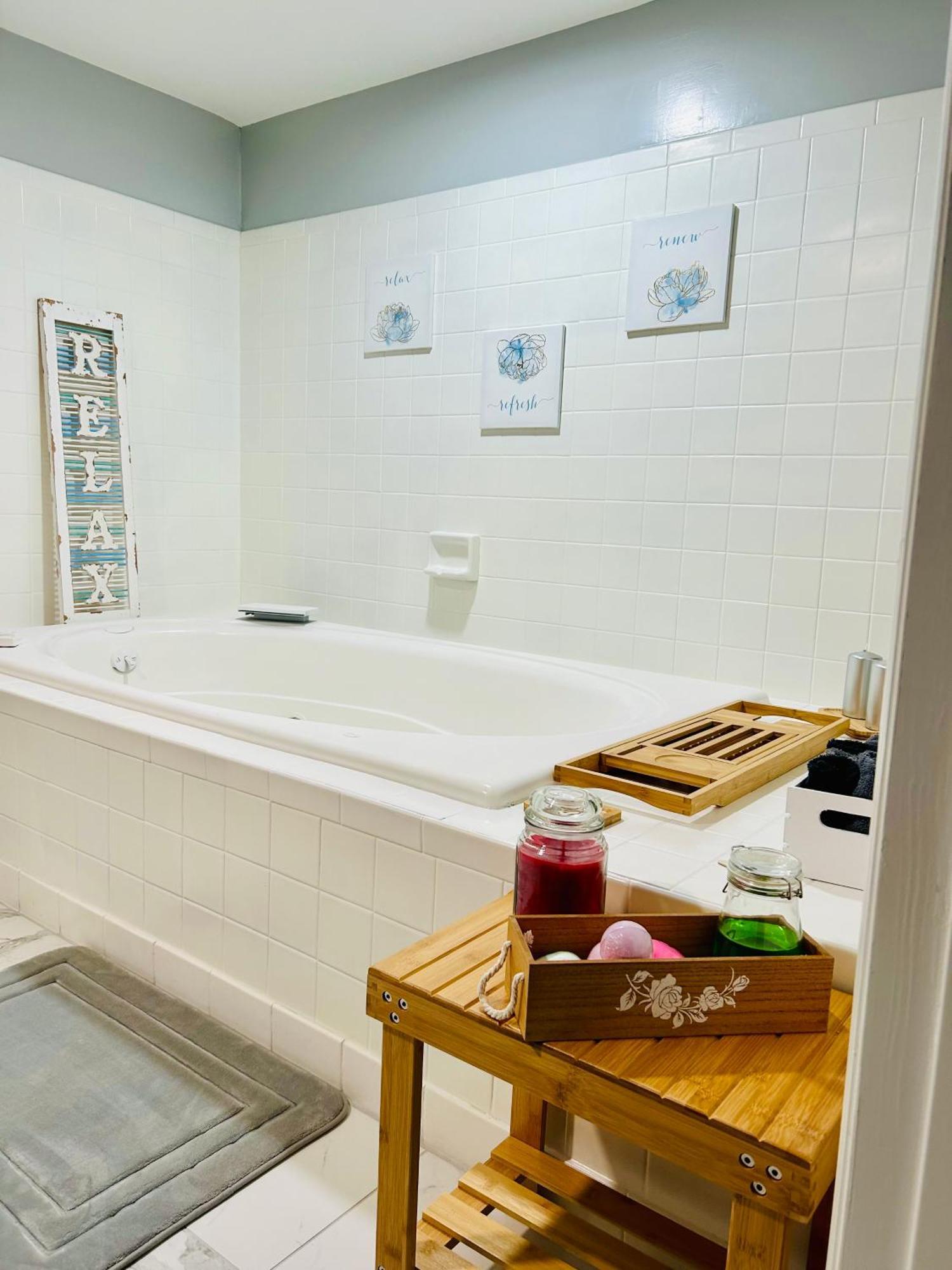 Comfy Lower Lvl With Jetted Tub Near Uptown And Unc Ferienhaus *
