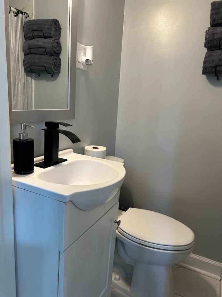 Comfy Lower Lvl With Jetted Tub Near Uptown And Unc Ferienhaus