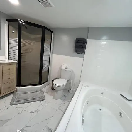 Comfy Lower Lvl Apt With Jetted Tub Near Uptown And Unc Charlotte Exterior foto