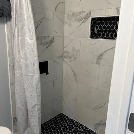 Comfy Lower Lvl Apt With Jetted Tub Near Uptown And Unc Charlotte Exterior foto