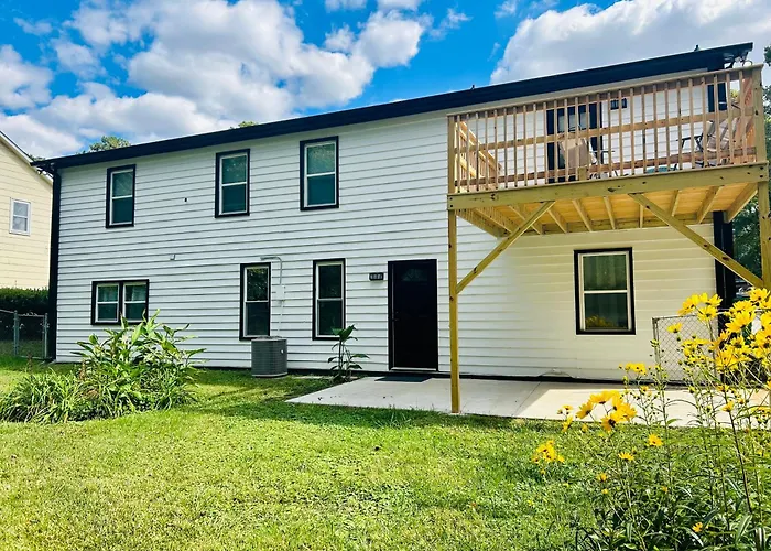 Comfy Lower Lvl Apt With Jetted Tub Near Uptown And Unc