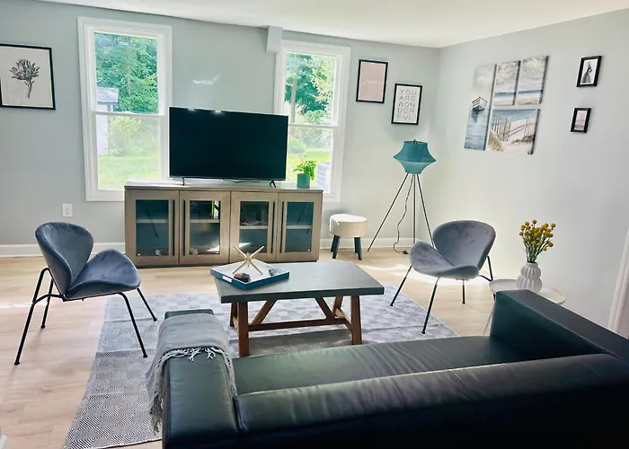 Comfy Lower Lvl Apt With Jetted Tub Near Uptown And Unc